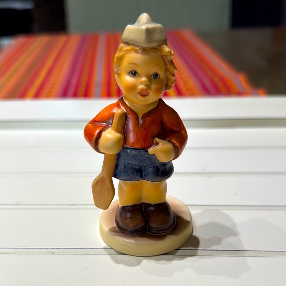 Goebel Hummel  "FIRST MATE"  #1850/Hum 2148/B  2002/2003 Club. Signed.  TMK-8